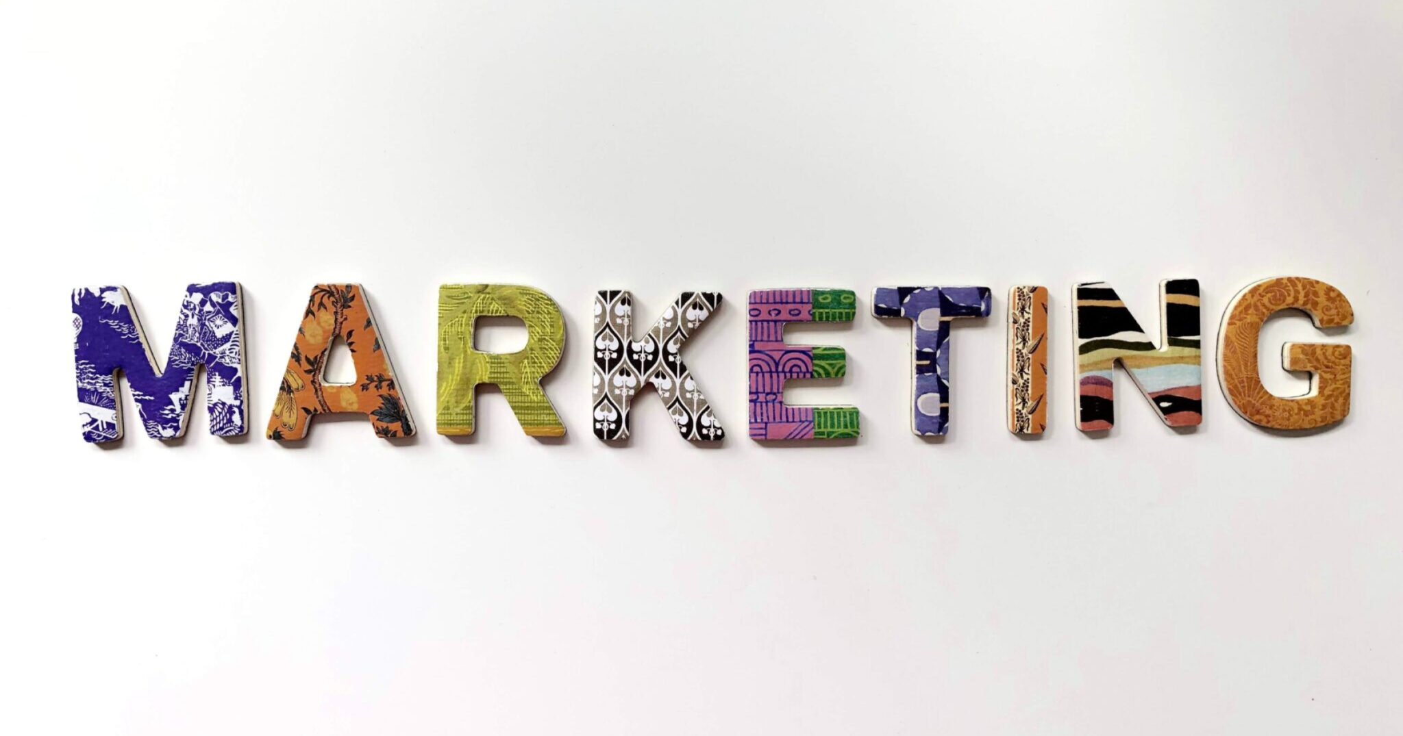 鮮明なマーケティング資料を作成する